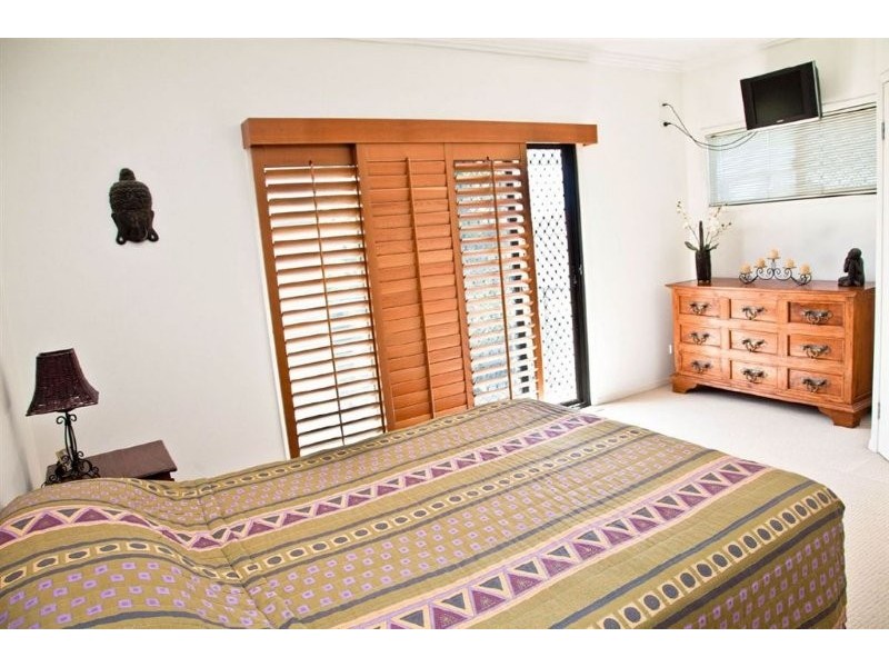 2/27 Donald Avenue, Paradise Point QLD 4216