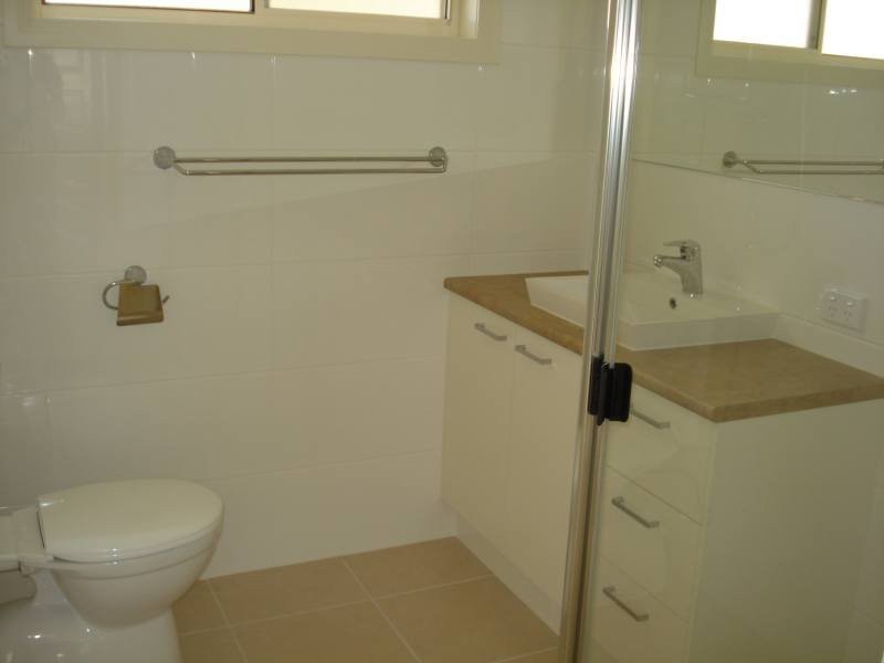 2/27 Drake Avenue, Paradise Point QLD 4216