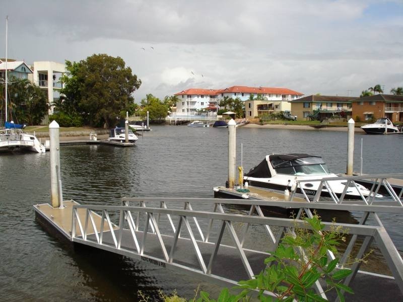 4/14 Jennifer Avenue, Runaway Bay QLD 4216