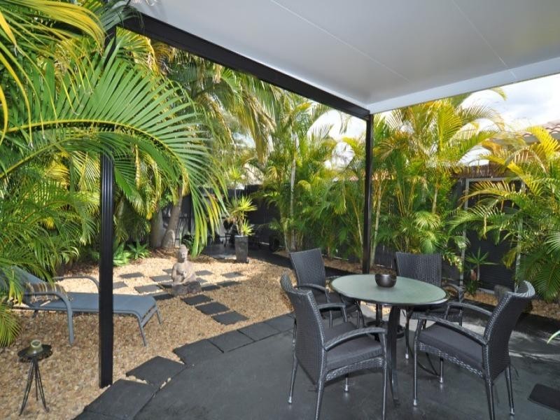 2/16 Eider Avenue, Paradise Point QLD 4216
