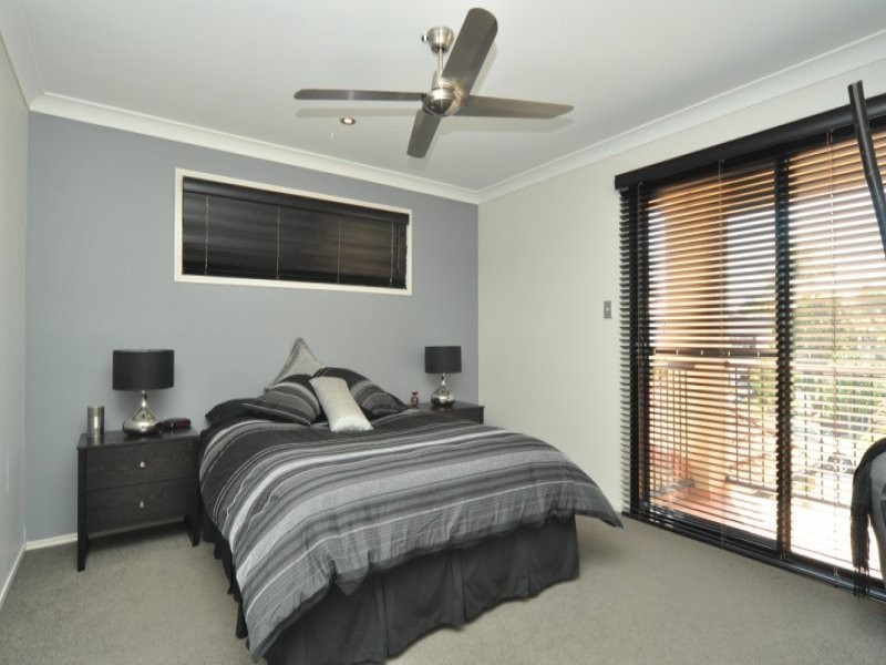 2/16 Eider Avenue, Paradise Point QLD 4216