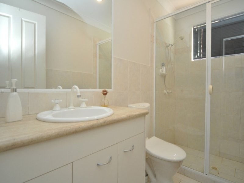 2/16 Eider Avenue, Paradise Point QLD 4216