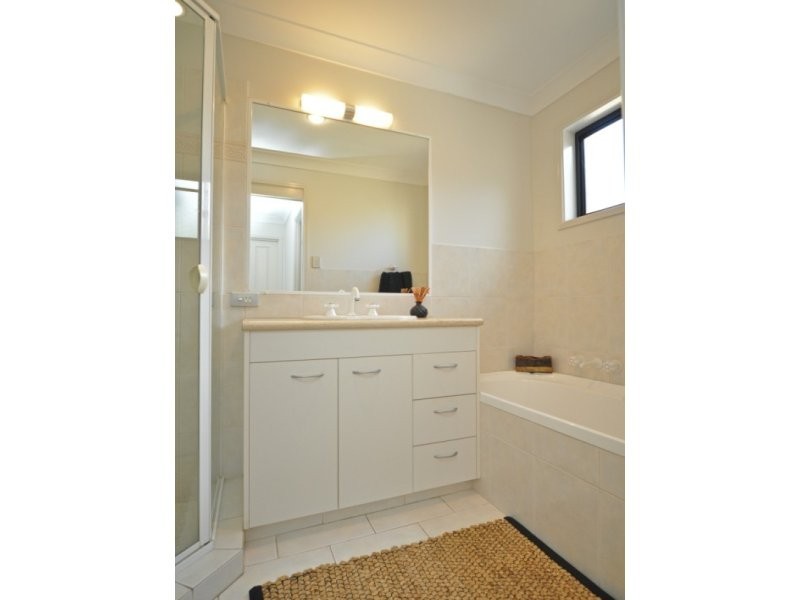 2/16 Eider Avenue, Paradise Point QLD 4216