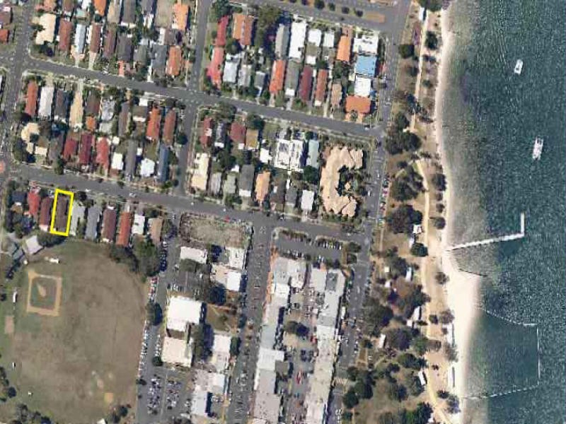 32 Bruce Avenue, Paradise Point QLD 4216