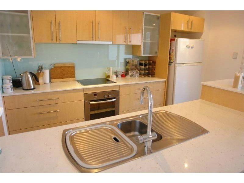 2/27 Madang Crescent, Runaway Bay QLD 4216