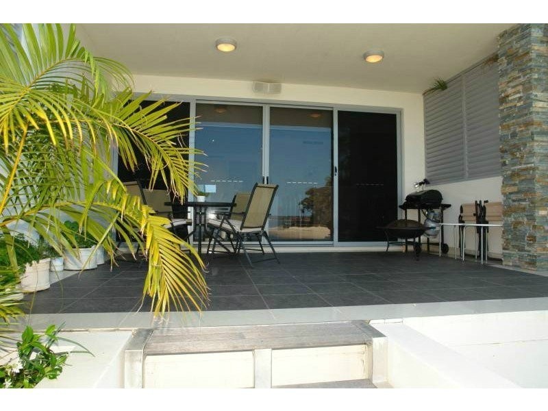 2/27 Madang Crescent, Runaway Bay QLD 4216