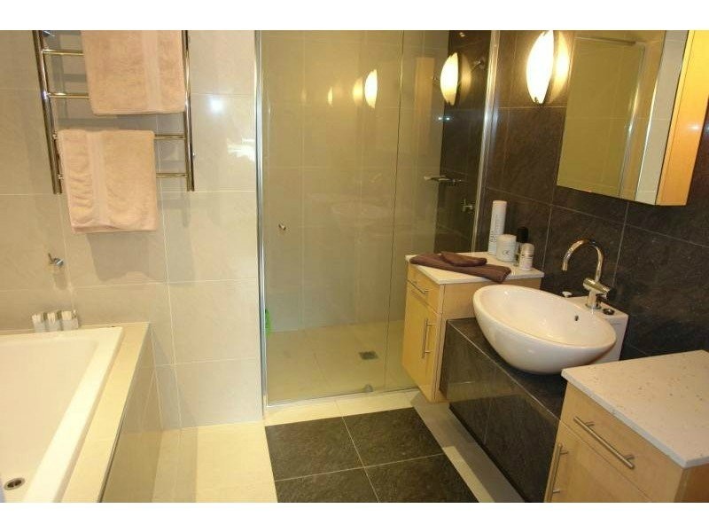 2/27 Madang Crescent, Runaway Bay QLD 4216