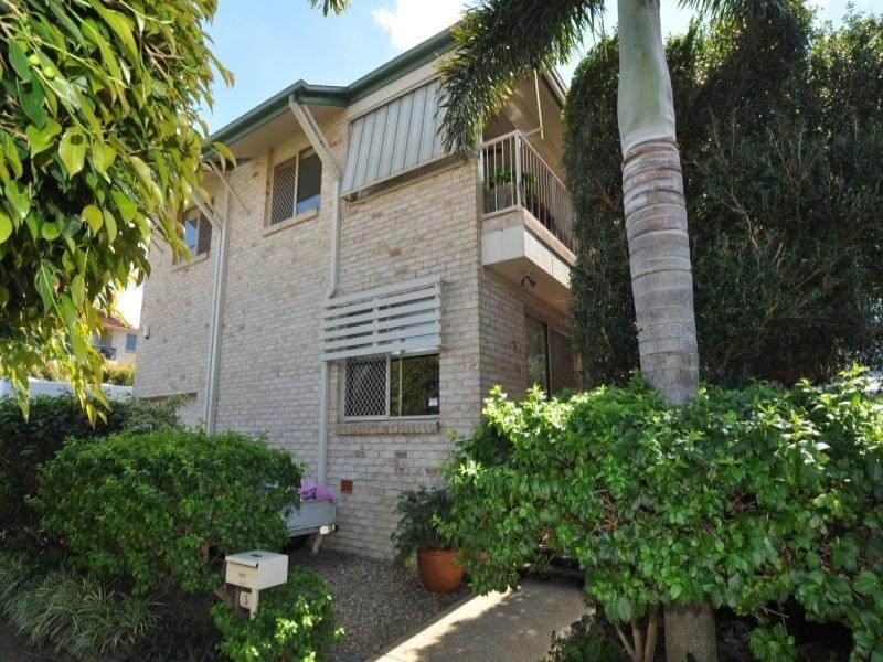2/5 Errol Avenue, Paradise Point QLD 4216