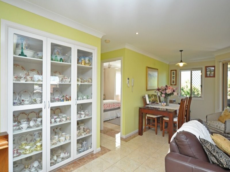 2/5 Errol Avenue, Paradise Point QLD 4216