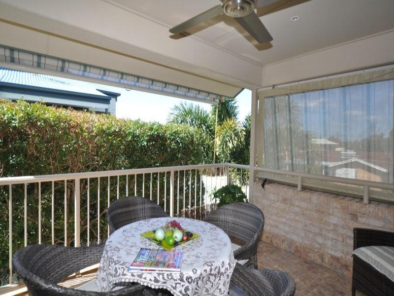 2/5 Errol Avenue, Paradise Point QLD 4216