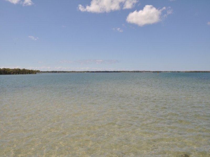 2/5 Errol Avenue, Paradise Point QLD 4216