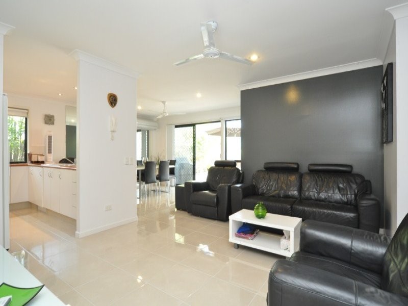 4/590 Pine Ridge Road, Coombabah QLD 4216