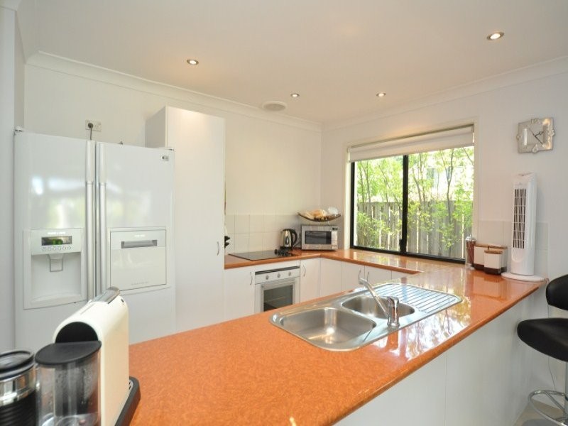 4/590 Pine Ridge Road, Coombabah QLD 4216