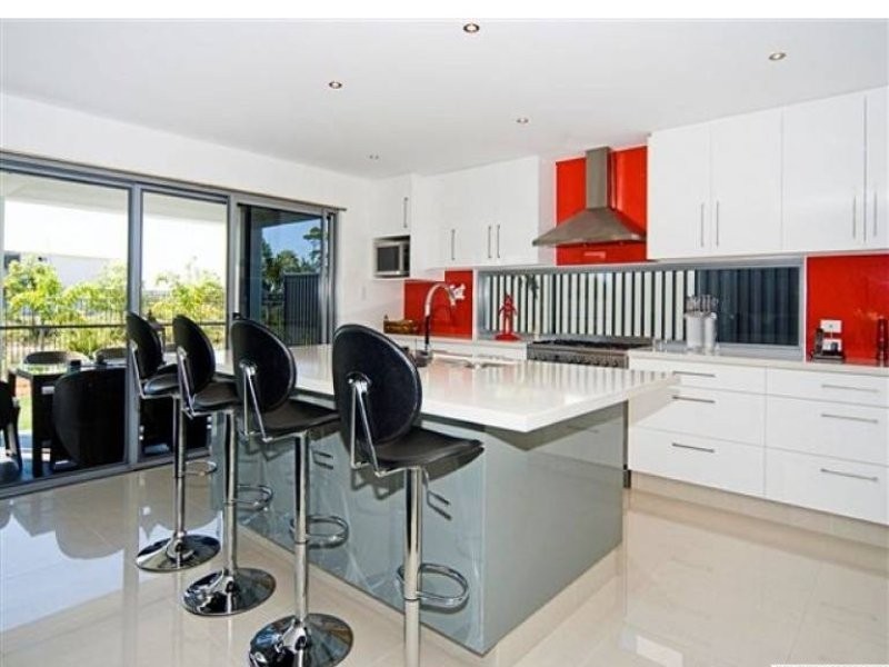 2 Fleetwood Court, Helensvale QLD 4212