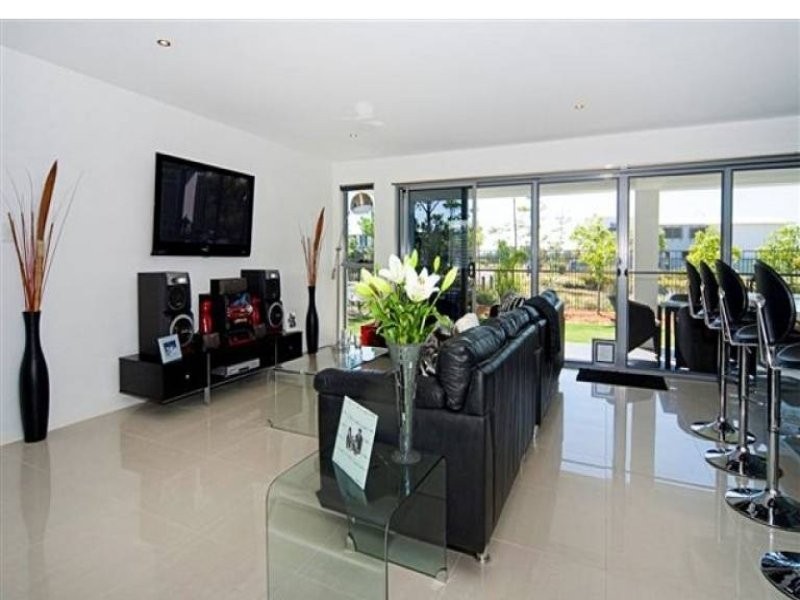 2 Fleetwood Court, Helensvale QLD 4212