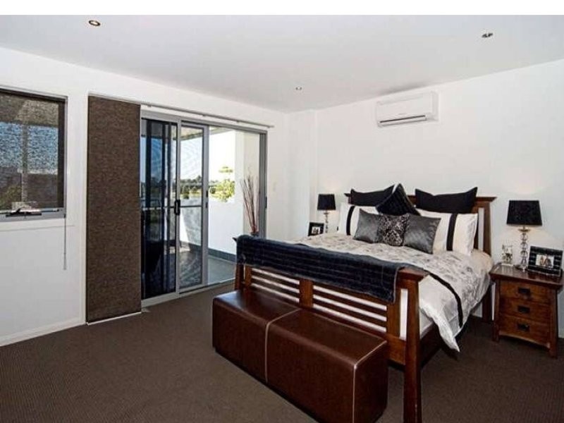 2 Fleetwood Court, Helensvale QLD 4212