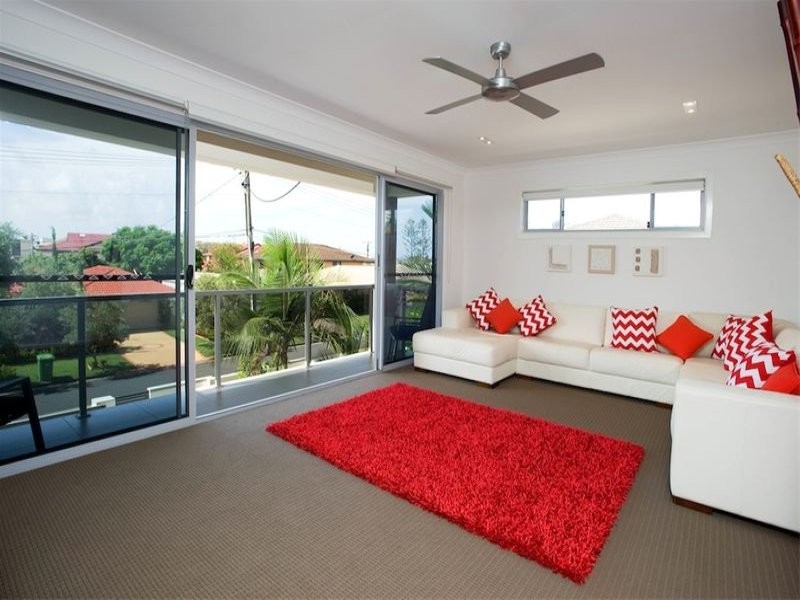 1/4 Donald Avenue, Paradise Point QLD 4216