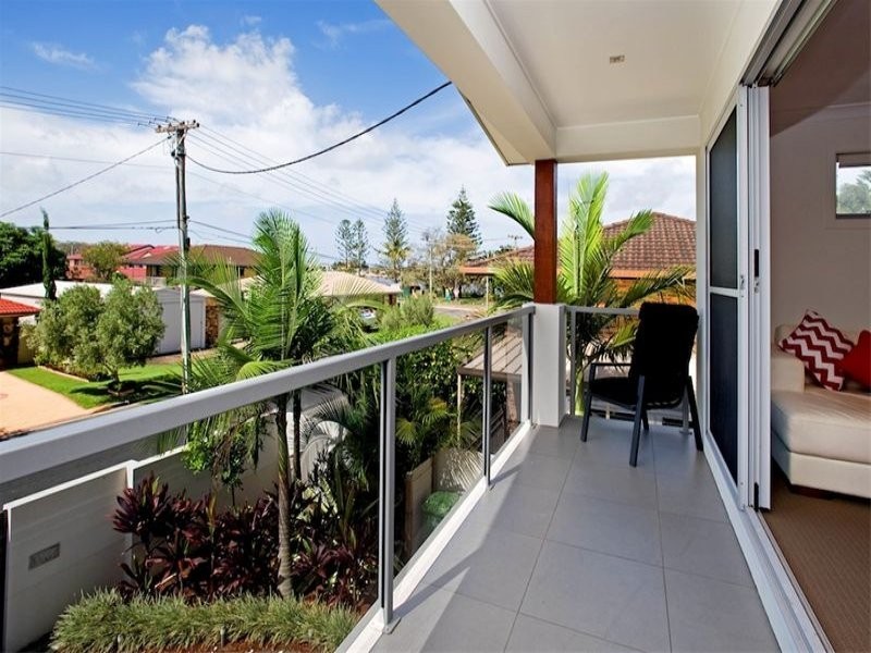 1/4 Donald Avenue, Paradise Point QLD 4216