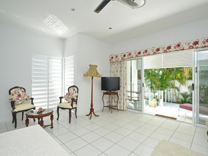 2/5 Muscovey Avenue, Paradise Point QLD 4216