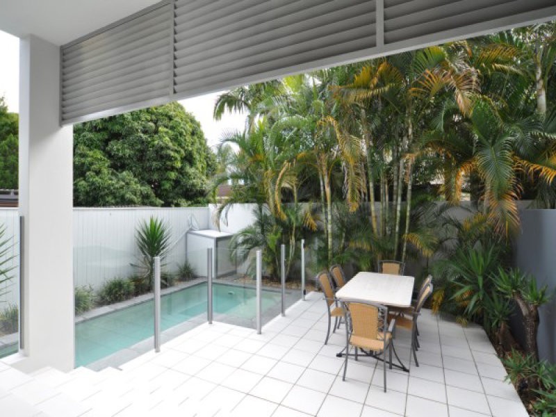 2/5 Muscovey Avenue, Paradise Point QLD 4216