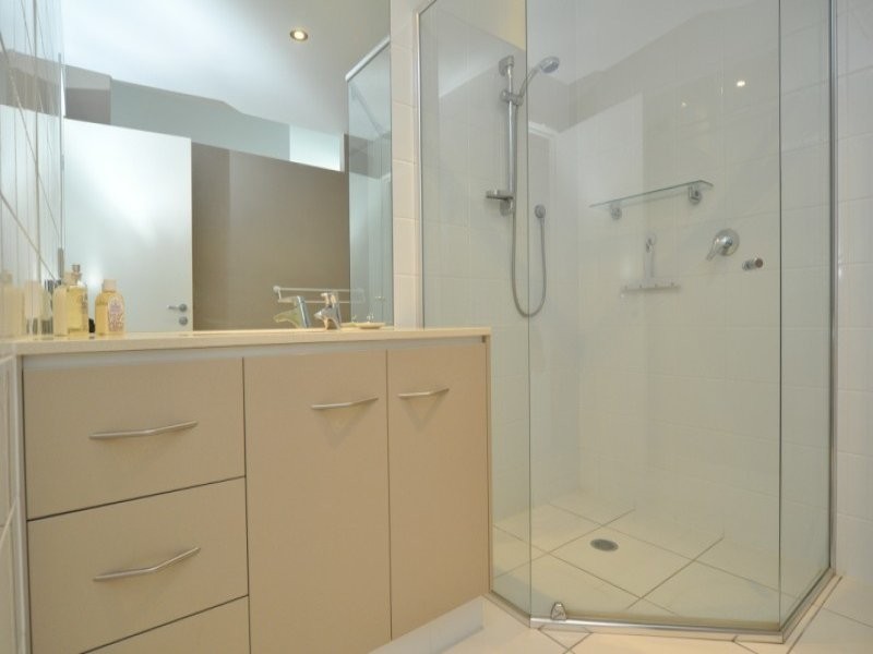 2/5 Muscovey Avenue, Paradise Point QLD 4216