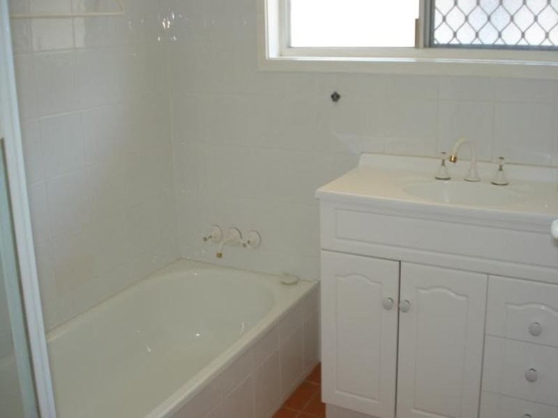 27 Killowill Avenue, Paradise Point QLD 4216