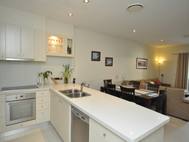 3/27 Gordon Street, Labrador QLD 4215