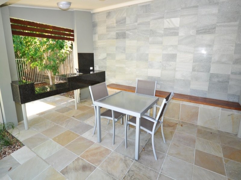 3/27 Gordon Street, Labrador QLD 4215