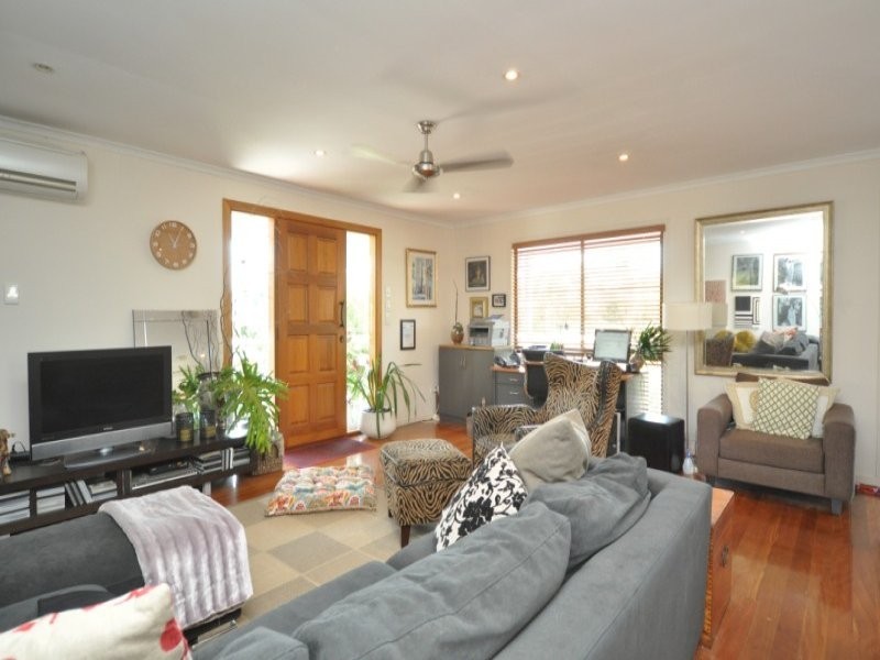 12 Iragana Street, Hope Island QLD 4212