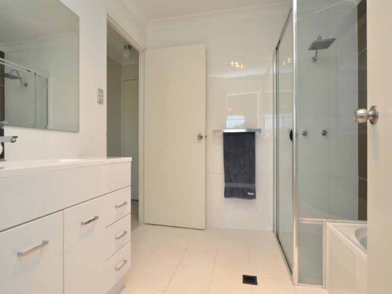 1/23 Coventry Court, Labrador QLD 4215