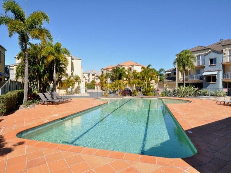 64/88 Limetree Parade, Runaway Bay QLD 4216