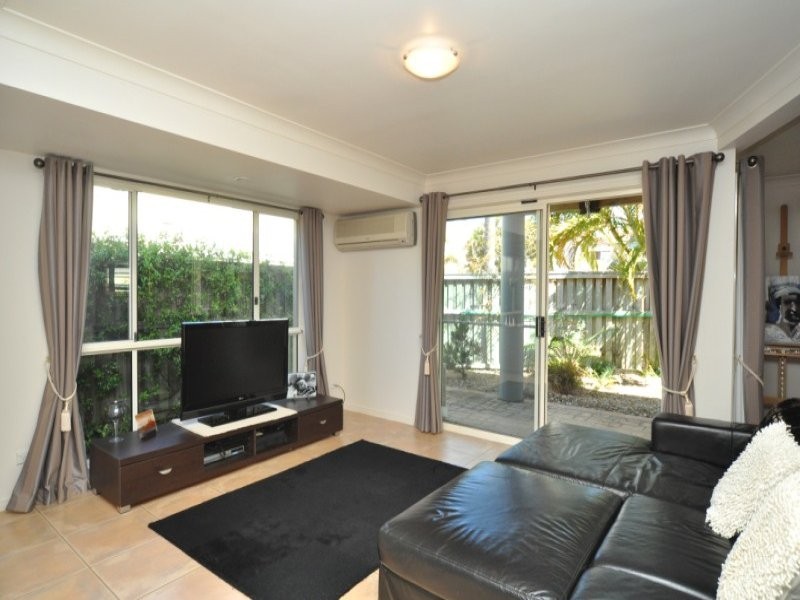 64/88 Limetree Parade, Runaway Bay QLD 4216