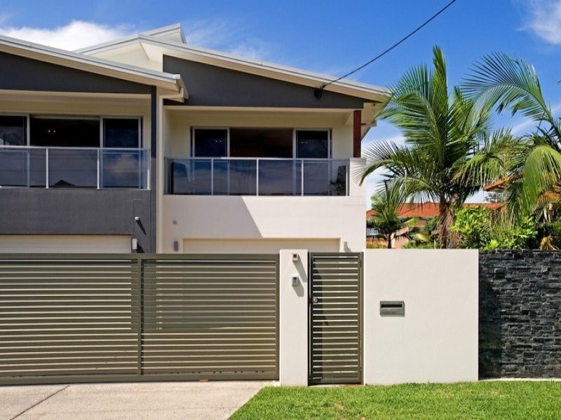 2/4 Donald Avenue, Paradise Point QLD 4216