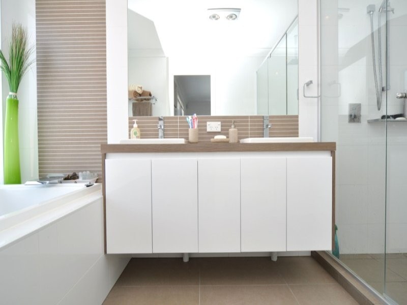 2/4 Donald Avenue, Paradise Point QLD 4216