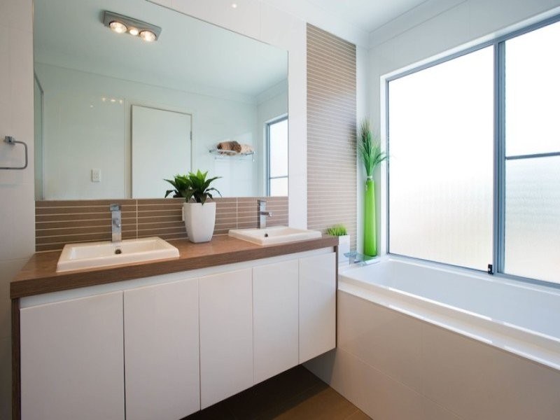 2/4 Donald Avenue, Paradise Point QLD 4216