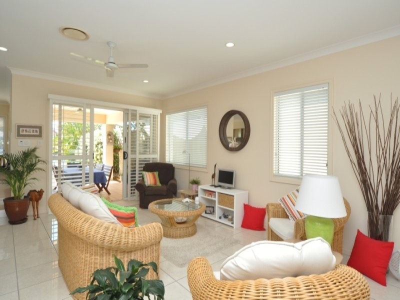 25 Lee Anne Crescent, Helensvale QLD 4212