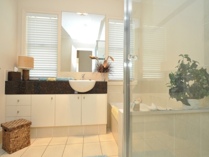 25 Lee Anne Crescent, Helensvale QLD 4212