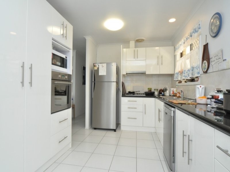 304 Bayview Street, Hollywell QLD 4216