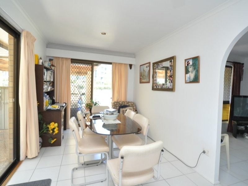 304 Bayview Street, Hollywell QLD 4216