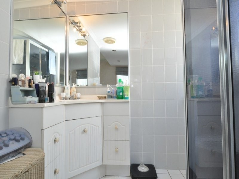 304 Bayview Street, Hollywell QLD 4216