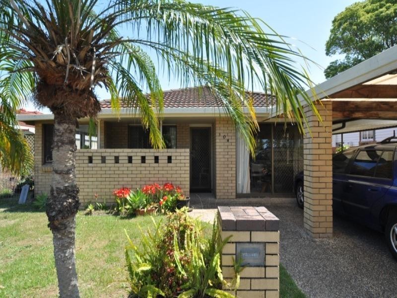 304 Bayview Street, Hollywell QLD 4216