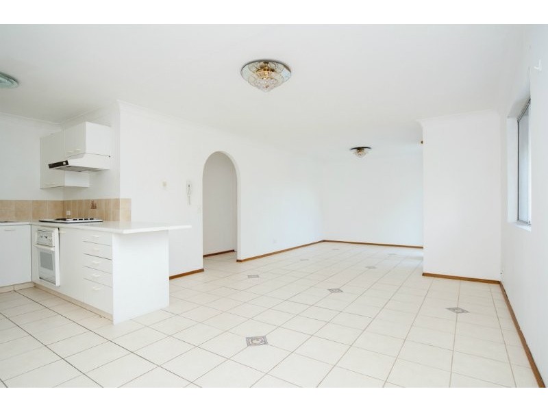 8/5 Brett Avenue, Labrador QLD 4215