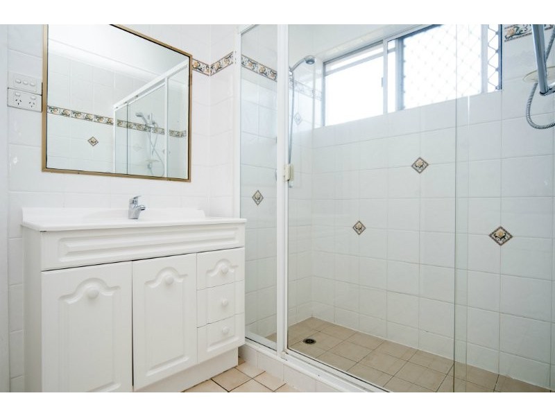 8/5 Brett Avenue, Labrador QLD 4215