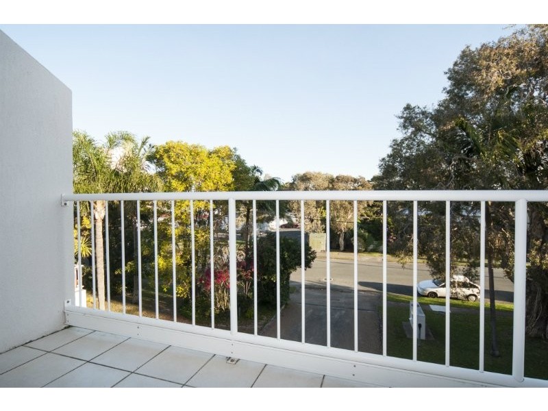 8/5 Brett Avenue, Labrador QLD 4215