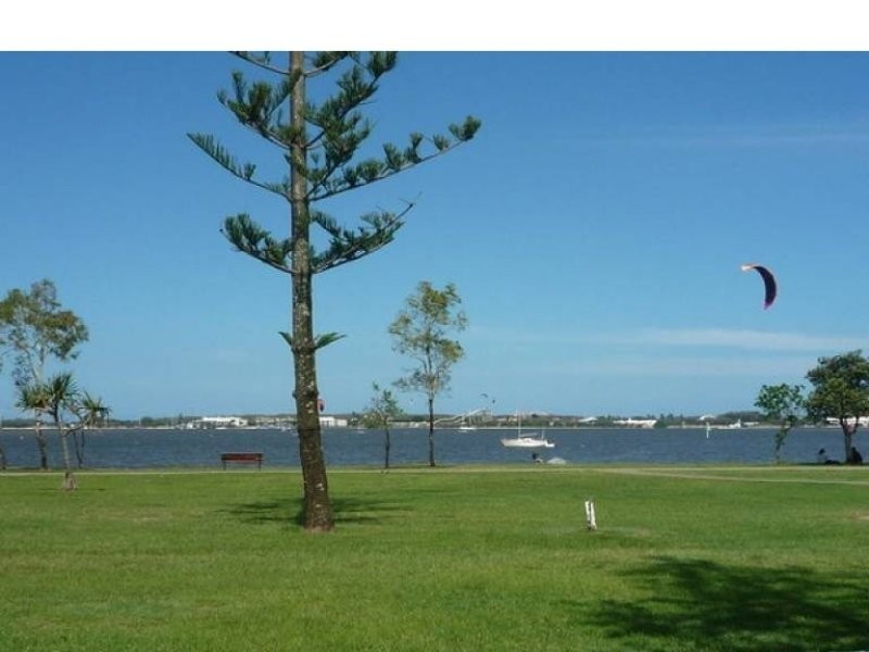 8/5 Brett Avenue, Labrador QLD 4215