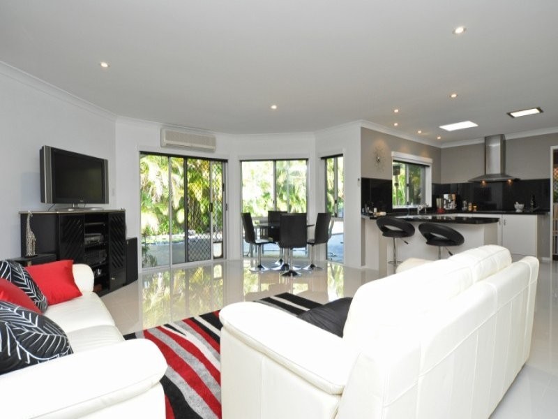 5 Dallow Crescent, Monterey Keys QLD 4212