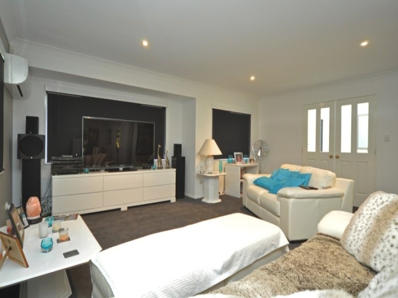 5 Dallow Crescent, Monterey Keys QLD 4212