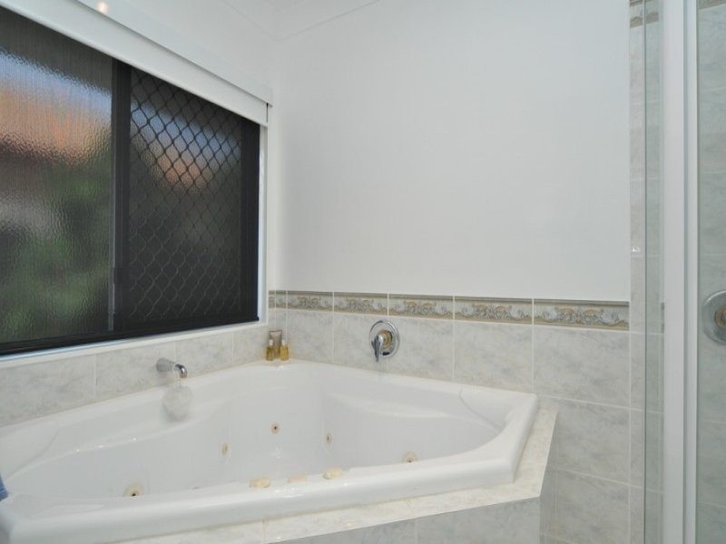 5 Dallow Crescent, Monterey Keys QLD 4212