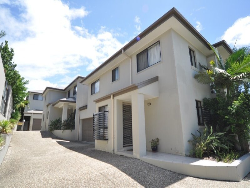 3/9 Government Road, Labrador QLD 4215