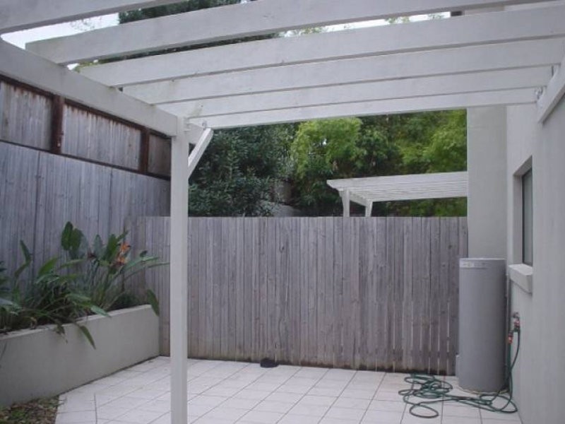 3/9 Government Road, Labrador QLD 4215